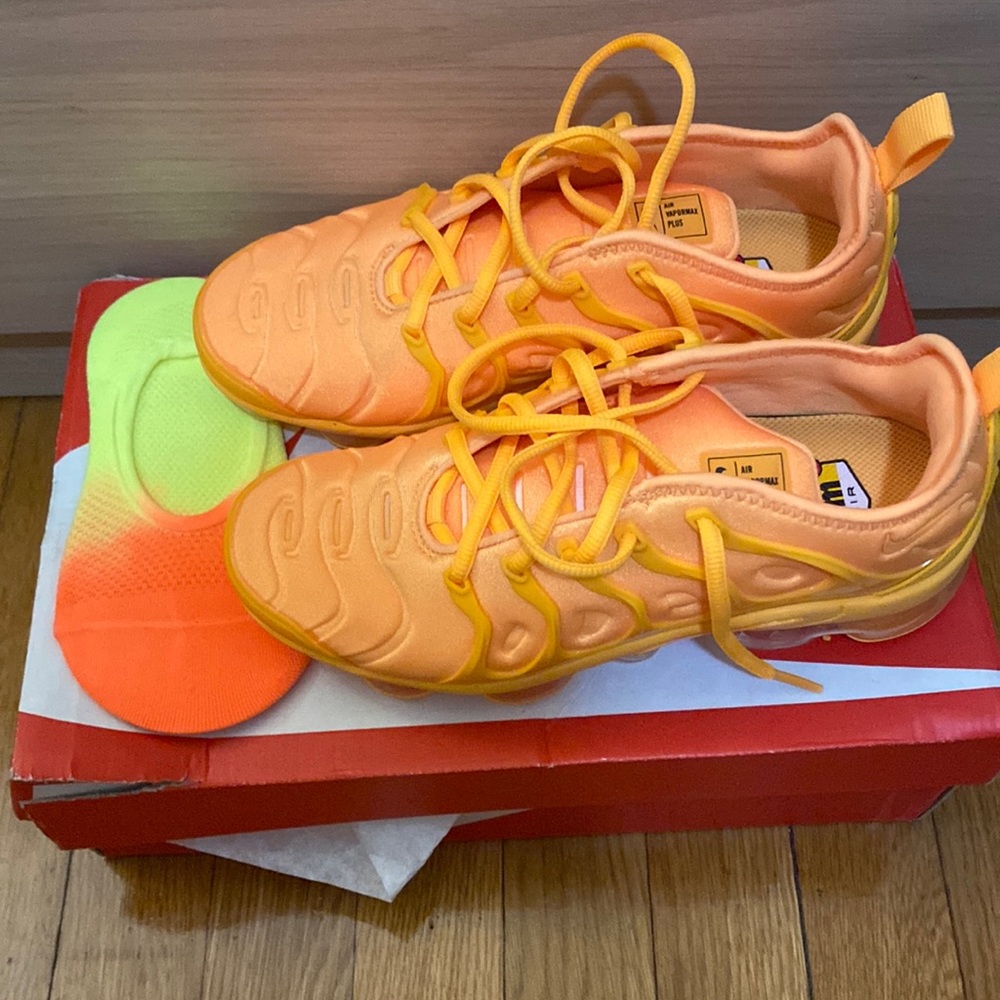 NEW with BOX Nike Air VaporMax Plus Orange women’s size 6